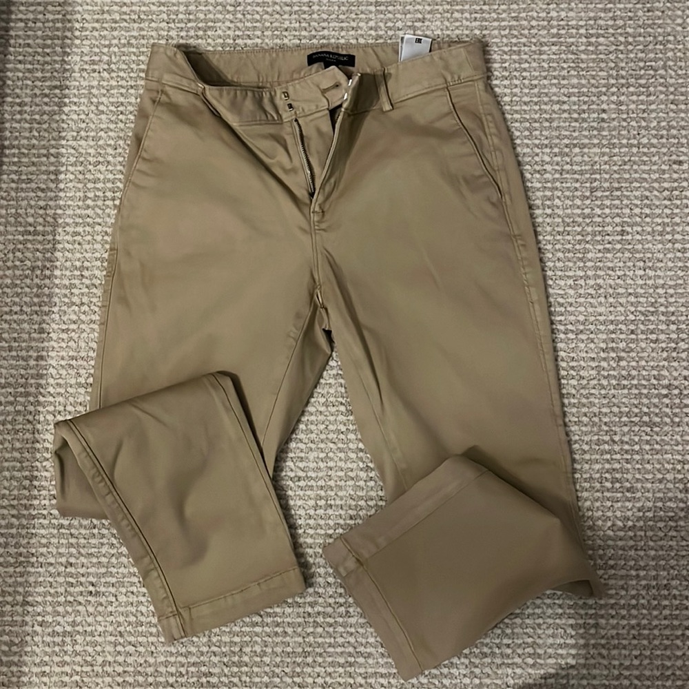 Banana Republic sloan khaki's PERFECT condition!